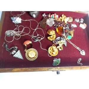 Vintage Floral Wood Jewelry Box With Random Pins Broochs Repurpose Lot